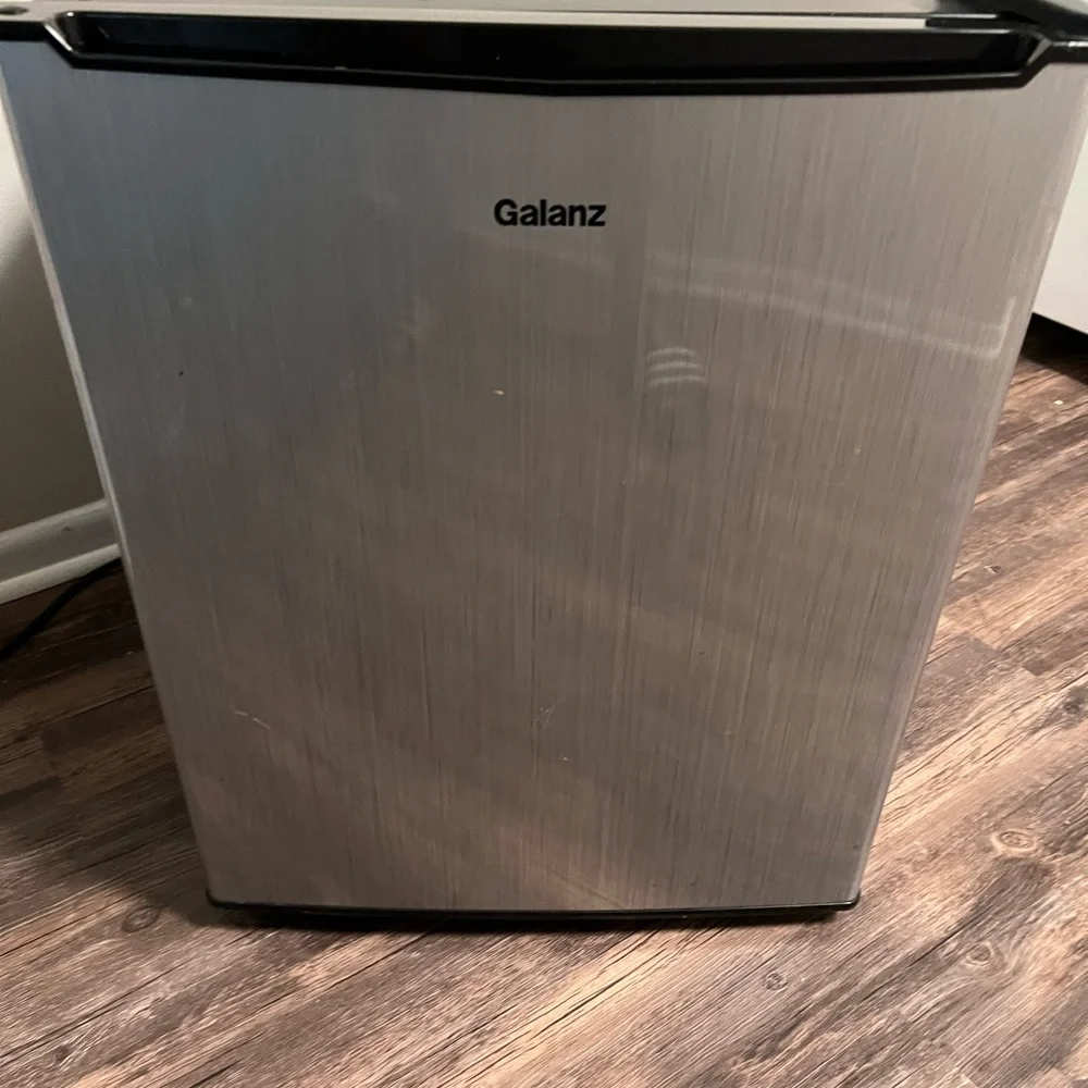 Mini fridge - Picture 1 of 1
